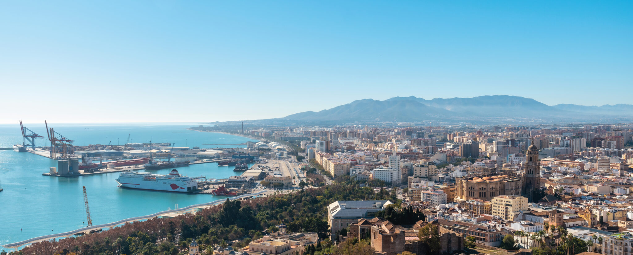 Málaga es uno de los destinos de verano más atractivos del Mediterráneo. Sigue leyendo y descubre qué hacer en tu viaje a Málaga