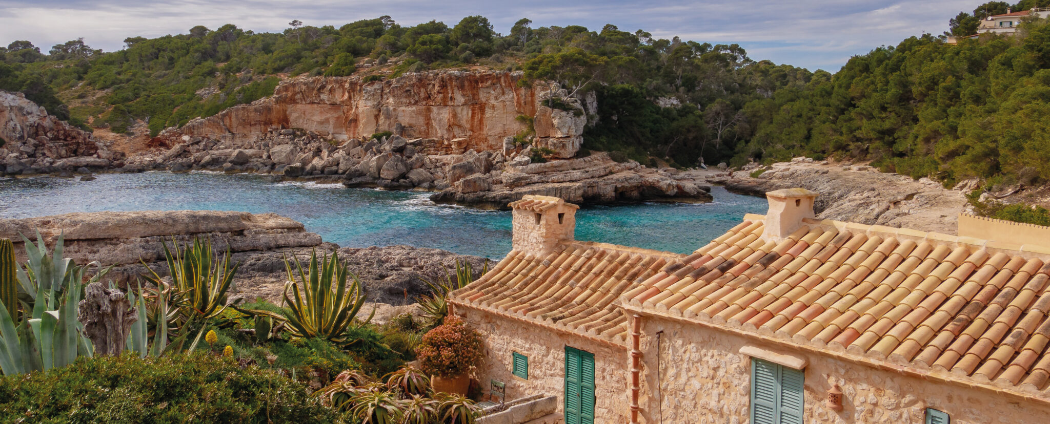 Mallorca es uno de la joya del Mediterráneo. Sigue leyendo y descubre qué hacer en tu viaje a Mallorca Traemos muchas actividades.